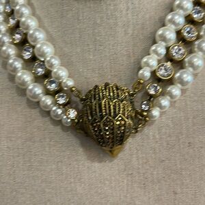 Kurt Geiger statement pearl necklace